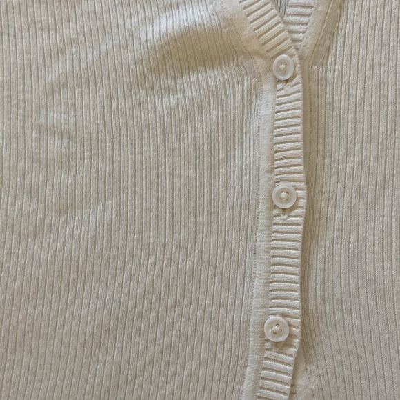 J Jill long duster size XL in off white color, two pockets, three buttons - Picture 5 of 8